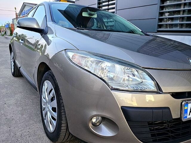 Рено Меган, объемом двигателя 1.5 л и пробегом 287 тыс. км за 6700 $, фото 12 на Automoto.ua