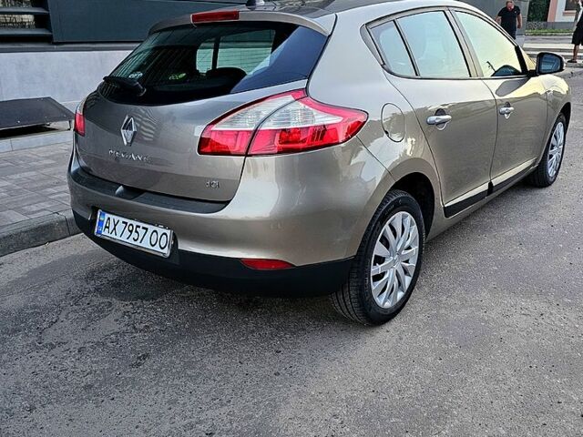 Рено Меган, объемом двигателя 1.5 л и пробегом 287 тыс. км за 6700 $, фото 2 на Automoto.ua