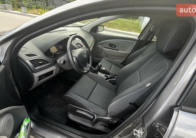 Рено Меган, объемом двигателя 1.46 л и пробегом 228 тыс. км за 6300 $, фото 2 на Automoto.ua