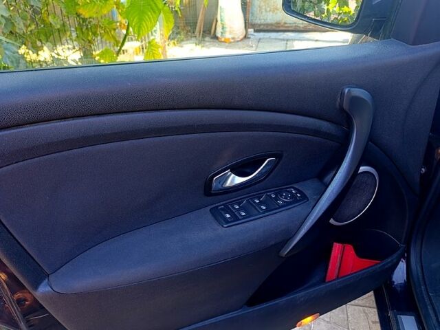 Рено Меган, объемом двигателя 1.5 л и пробегом 0 тыс. км за 7000 $, фото 4 на Automoto.ua