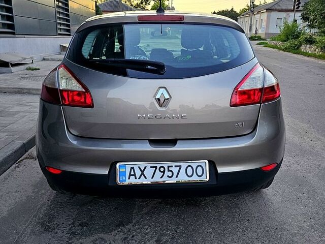 Рено Меган, объемом двигателя 1.5 л и пробегом 287 тыс. км за 6700 $, фото 3 на Automoto.ua