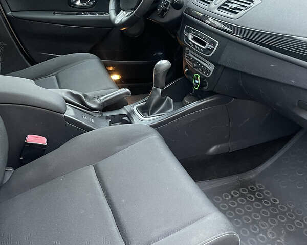 Рено Меган, объемом двигателя 1.5 л и пробегом 210 тыс. км за 7000 $, фото 8 на Automoto.ua