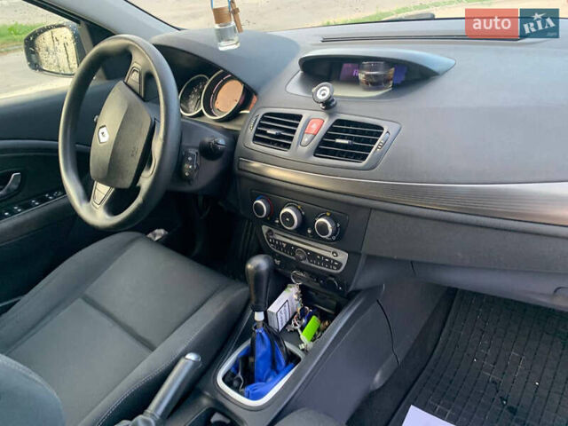 Рено Меган, объемом двигателя 1.6 л и пробегом 209 тыс. км за 5700 $, фото 8 на Automoto.ua