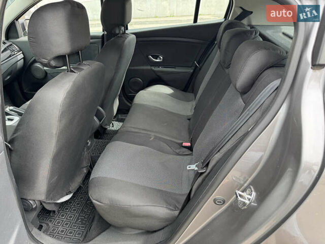Рено Меган, объемом двигателя 1.5 л и пробегом 140 тыс. км за 7500 $, фото 35 на Automoto.ua
