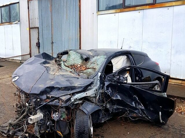 Рено Меган, объемом двигателя 2 л и пробегом 50 тыс. км за 750 $, фото 2 на Automoto.ua