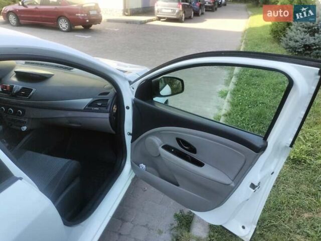 Рено Меган, объемом двигателя 1.46 л и пробегом 300 тыс. км за 7000 $, фото 13 на Automoto.ua