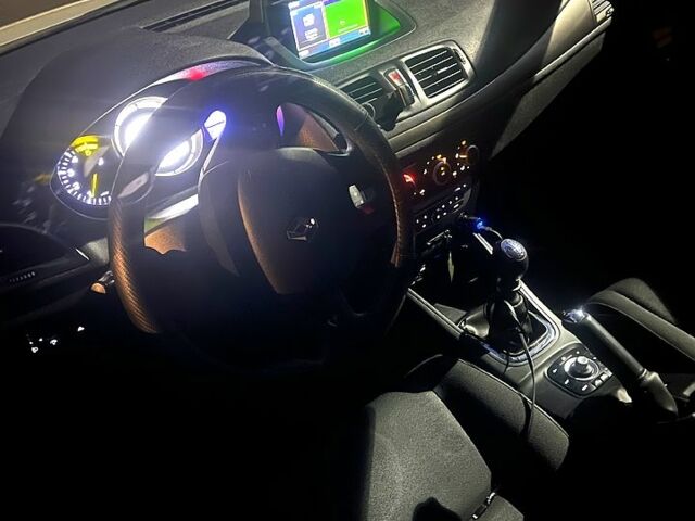 Рено Меган, объемом двигателя 1.5 л и пробегом 276 тыс. км за 7200 $, фото 4 на Automoto.ua