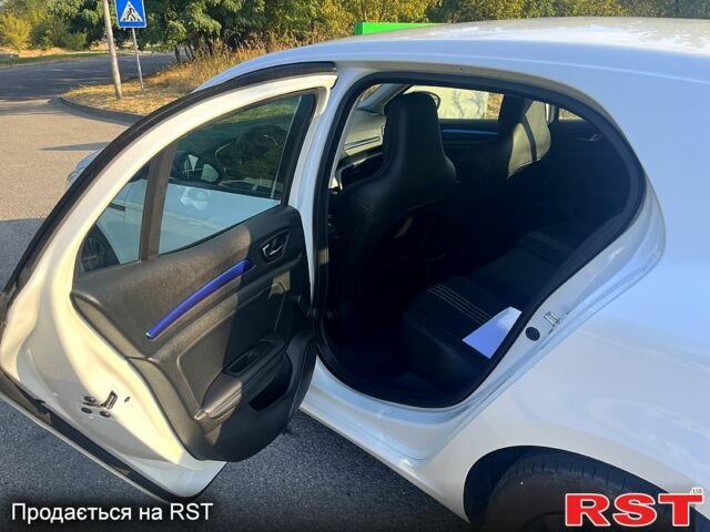 Рено Меган, объемом двигателя 1.5 л и пробегом 241 тыс. км за 10000 $, фото 2 на Automoto.ua