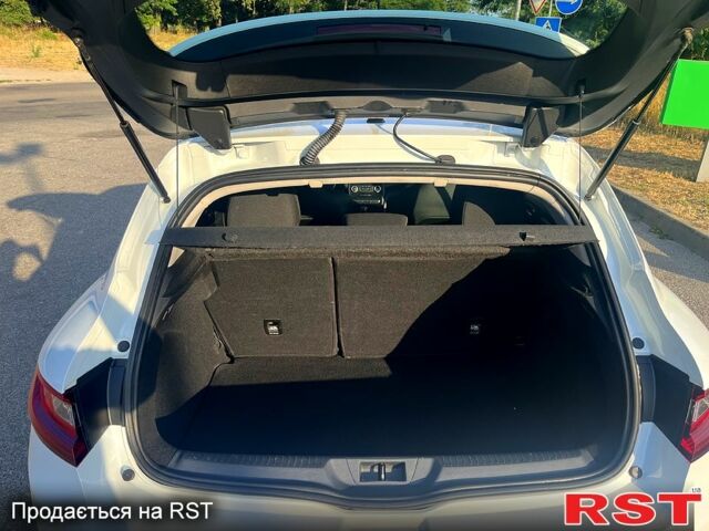 Рено Меган, объемом двигателя 1.5 л и пробегом 241 тыс. км за 10000 $, фото 7 на Automoto.ua