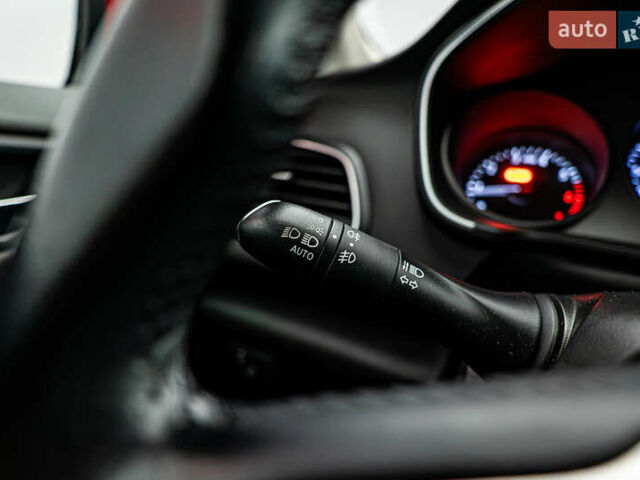 Рено Меган, объемом двигателя 1.6 л и пробегом 98 тыс. км за 12052 $, фото 15 на Automoto.ua