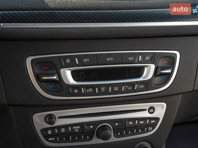 Рено Меган, об'ємом двигуна 2 л та пробігом 122 тис. км за 11000 $, фото 46 на Automoto.ua