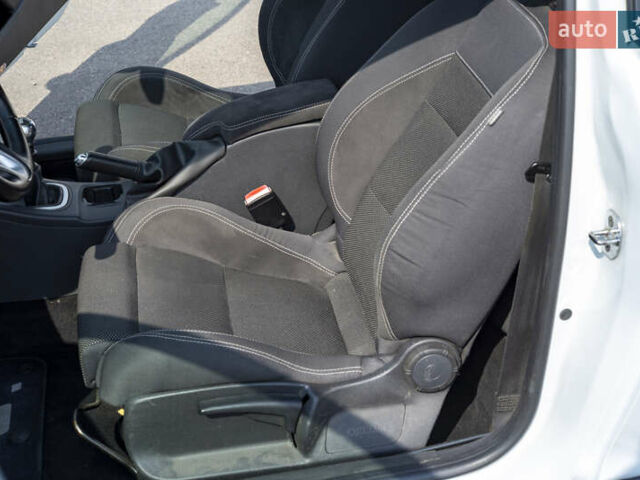 Рено Меган, об'ємом двигуна 2 л та пробігом 122 тис. км за 11000 $, фото 47 на Automoto.ua