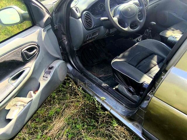 Рено Меган, объемом двигателя 1.6 л и пробегом 0 тыс. км за 1500 $, фото 9 на Automoto.ua