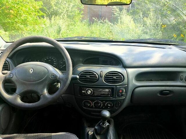 Рено Меган, объемом двигателя 1.6 л и пробегом 0 тыс. км за 1500 $, фото 8 на Automoto.ua