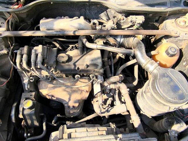 Рено Меган, объемом двигателя 1.6 л и пробегом 0 тыс. км за 1500 $, фото 12 на Automoto.ua