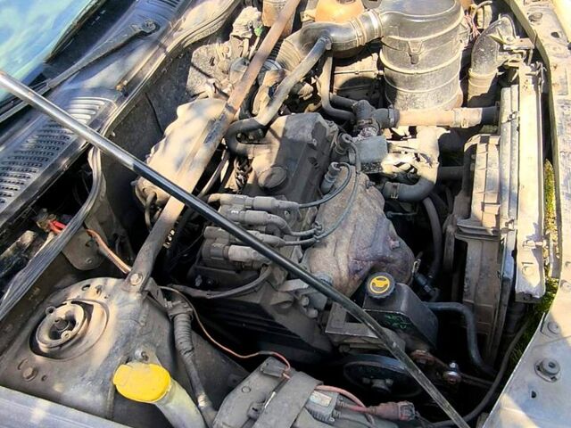 Рено Меган, объемом двигателя 1.6 л и пробегом 0 тыс. км за 1500 $, фото 13 на Automoto.ua