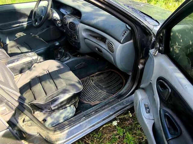 Рено Меган, объемом двигателя 1.6 л и пробегом 0 тыс. км за 1500 $, фото 4 на Automoto.ua