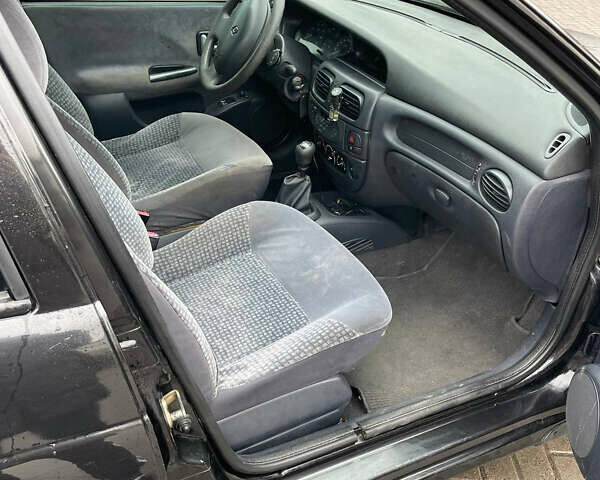 Рено Меган, объемом двигателя 1.6 л и пробегом 295 тыс. км за 3200 $, фото 6 на Automoto.ua