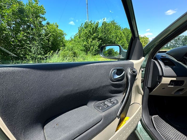 Рено Меган, объемом двигателя 1.6 л и пробегом 205 тыс. км за 4600 $, фото 7 на Automoto.ua