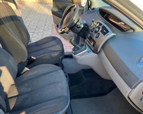 Рено Меган, объемом двигателя 1.5 л и пробегом 350 тыс. км за 3200 $, фото 5 на Automoto.ua