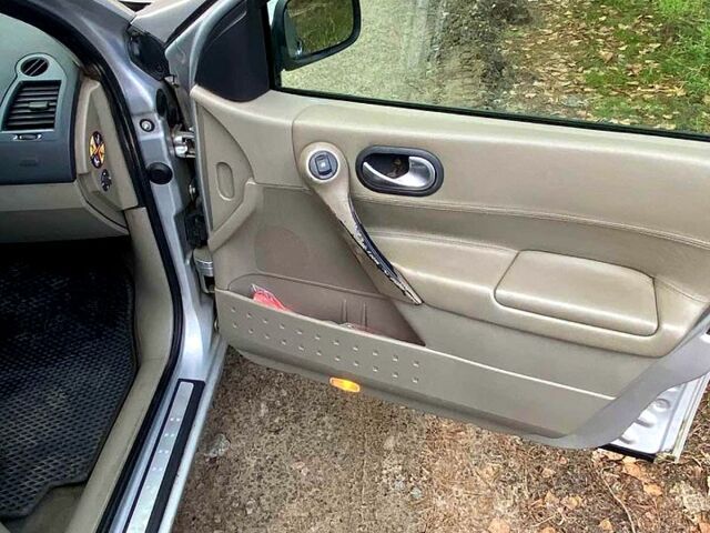 Рено Меган, объемом двигателя 1.6 л и пробегом 220 тыс. км за 4500 $, фото 7 на Automoto.ua