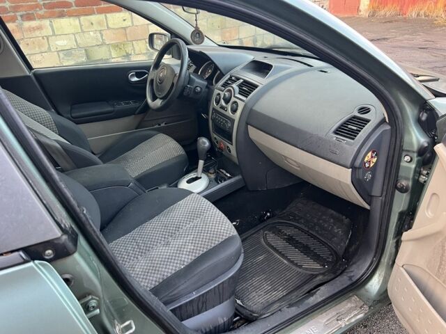 Рено Меган, объемом двигателя 1.6 л и пробегом 250 тыс. км за 1250 $, фото 6 на Automoto.ua