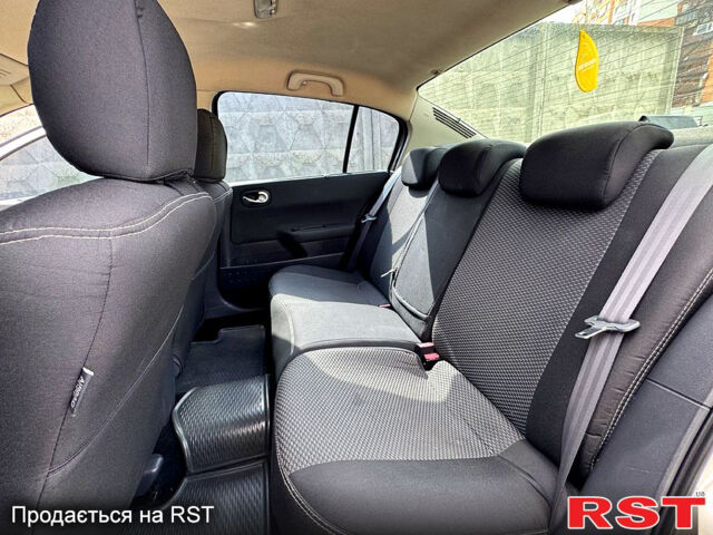 Рено Меган, объемом двигателя 1.6 л и пробегом 206 тыс. км за 5350 $, фото 9 на Automoto.ua