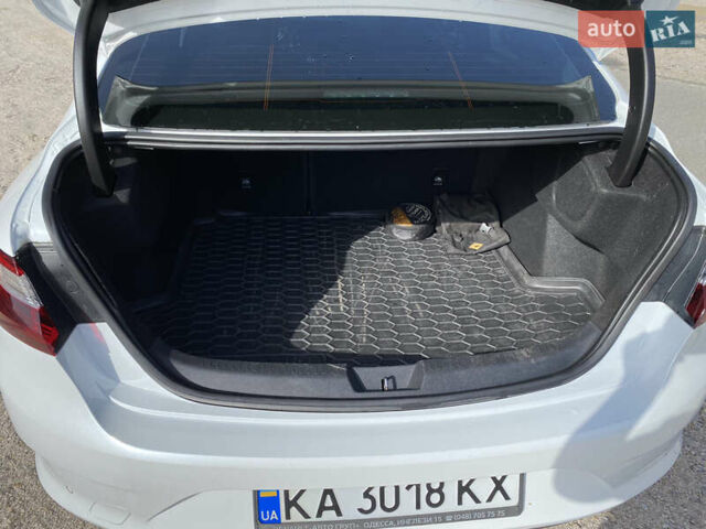 Рено Меган, об'ємом двигуна 1.6 л та пробігом 171 тис. км за 10800 $, фото 9 на Automoto.ua