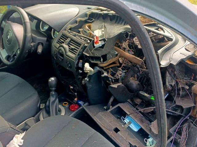 Рено Меган, объемом двигателя 2 л и пробегом 235 тыс. км за 1800 $, фото 1 на Automoto.ua