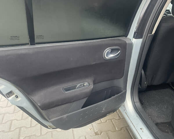 Рено Меган, объемом двигателя 1.6 л и пробегом 300 тыс. км за 3500 $, фото 7 на Automoto.ua