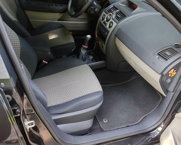 Рено Меган, объемом двигателя 1.6 л и пробегом 207 тыс. км за 5300 $, фото 13 на Automoto.ua