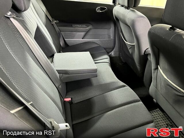 Рено Меган, объемом двигателя 1.6 л и пробегом 218 тыс. км за 5300 $, фото 5 на Automoto.ua