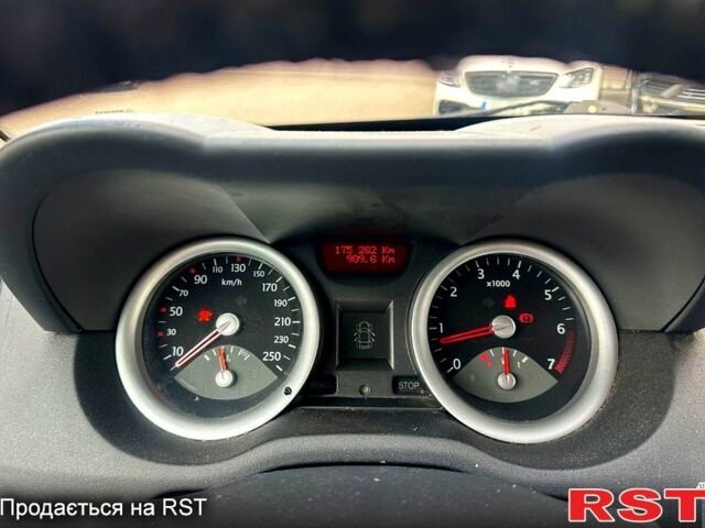 Рено Меган, объемом двигателя 1.6 л и пробегом 175 тыс. км за 5500 $, фото 4 на Automoto.ua