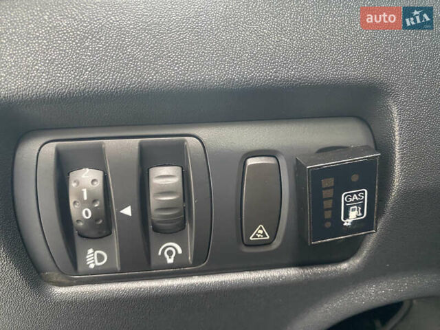 Рено Меган, об'ємом двигуна 1.6 л та пробігом 195 тис. км за 5400 $, фото 37 на Automoto.ua