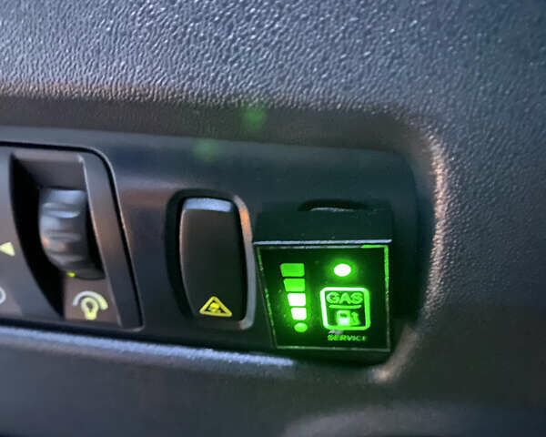 Рено Меган, объемом двигателя 1.6 л и пробегом 195 тыс. км за 5400 $, фото 6 на Automoto.ua