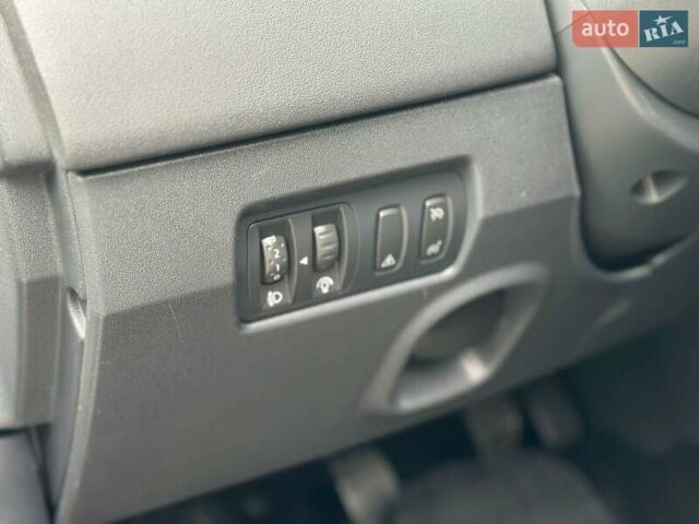 Рено Меган, об'ємом двигуна 1.6 л та пробігом 147 тис. км за 4750 $, фото 22 на Automoto.ua