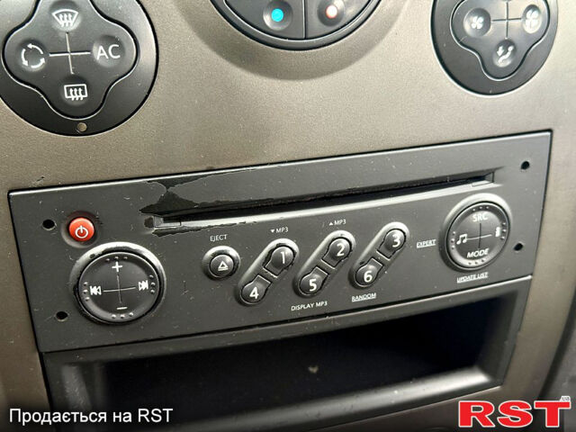 Рено Меган, объемом двигателя 1.6 л и пробегом 258 тыс. км за 5100 $, фото 9 на Automoto.ua