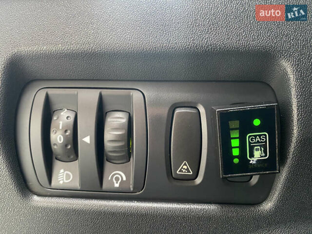 Рено Меган, об'ємом двигуна 1.6 л та пробігом 195 тис. км за 5400 $, фото 39 на Automoto.ua