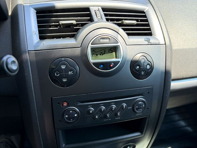 Рено Меган, об'ємом двигуна 1.6 л та пробігом 230 тис. км за 5200 $, фото 6 на Automoto.ua