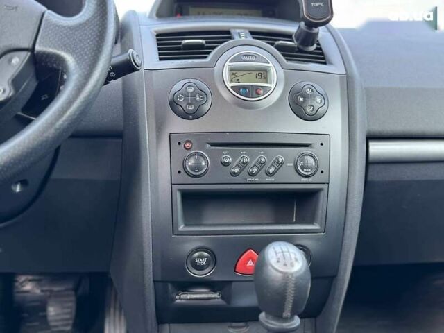 Рено Меган, объемом двигателя 2 л и пробегом 239 тыс. км за 5900 $, фото 16 на Automoto.ua