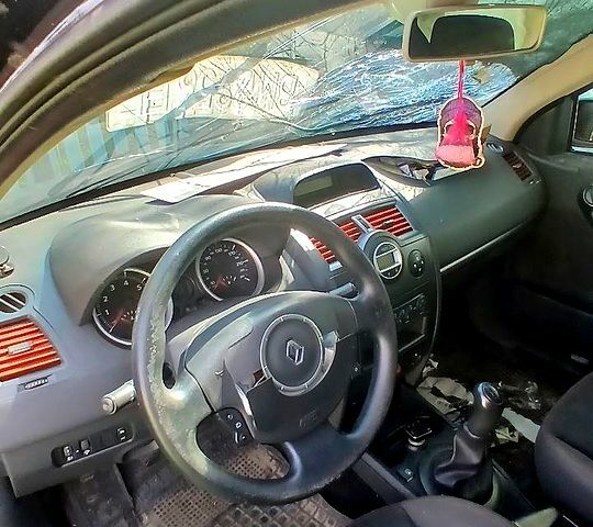 Рено Меган, объемом двигателя 1.6 л и пробегом 314 тыс. км за 2000 $, фото 1 на Automoto.ua