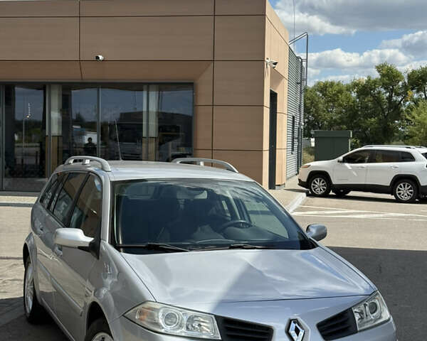 Рено Меган, объемом двигателя 2 л и пробегом 169 тыс. км за 6399 $, фото 4 на Automoto.ua