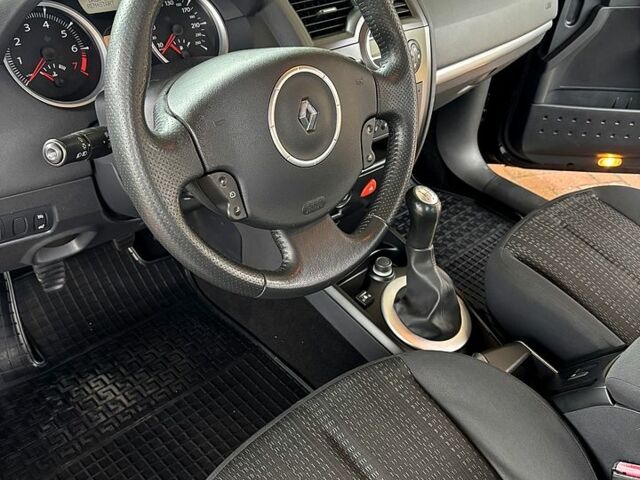 Рено Меган, объемом двигателя 1.6 л и пробегом 210 тыс. км за 6150 $, фото 11 на Automoto.ua