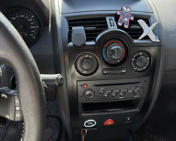 Рено Меган, объемом двигателя 1.6 л и пробегом 240 тыс. км за 4700 $, фото 8 на Automoto.ua
