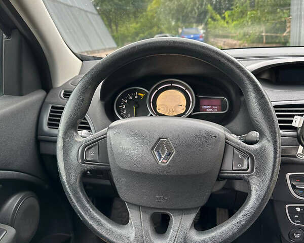 Рено Меган, объемом двигателя 1.6 л и пробегом 208 тыс. км за 7000 $, фото 7 на Automoto.ua