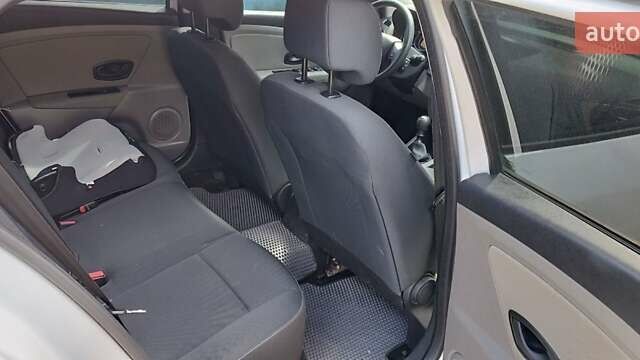 Рено Меган, объемом двигателя 1.46 л и пробегом 307 тыс. км за 6600 $, фото 7 на Automoto.ua