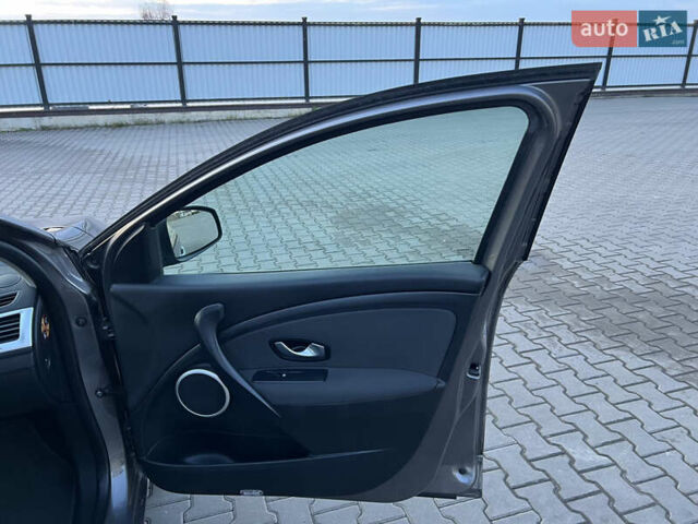 Рено Меган, объемом двигателя 1.4 л и пробегом 154 тыс. км за 6200 $, фото 73 на Automoto.ua
