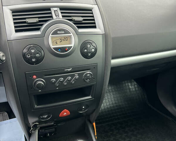 Рено Меган, объемом двигателя 2 л и пробегом 264 тыс. км за 5850 $, фото 21 на Automoto.ua