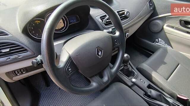 Рено Меган, объемом двигателя 1.46 л и пробегом 307 тыс. км за 6600 $, фото 13 на Automoto.ua