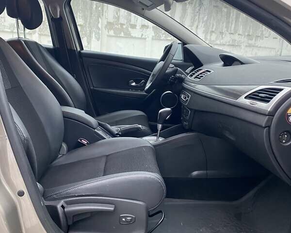 Рено Меган, об'ємом двигуна 2 л та пробігом 177 тис. км за 7400 $, фото 17 на Automoto.ua